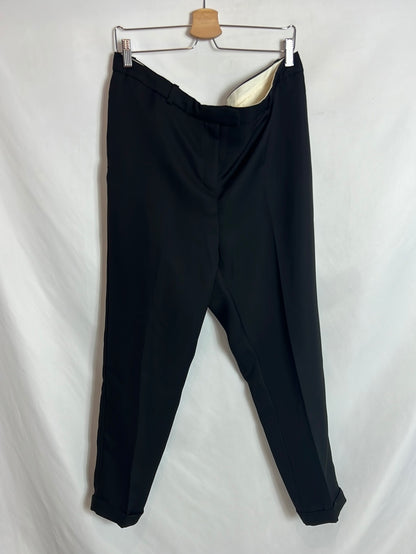 H&amp;M. Black pleated trousers. Size 46