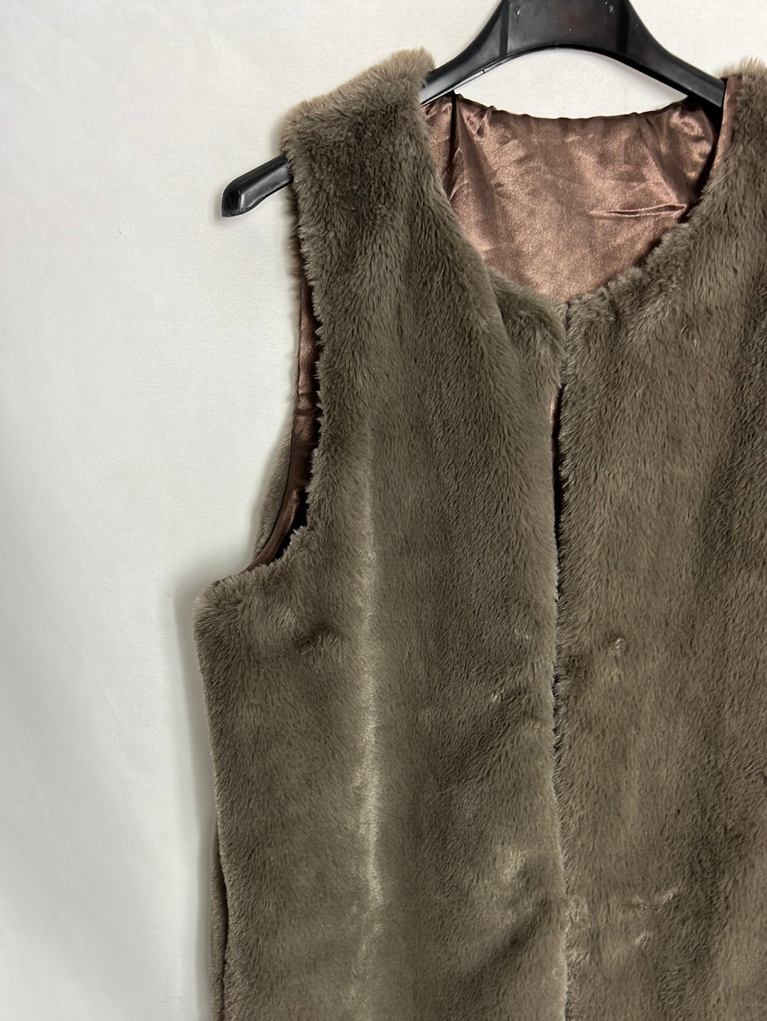 OTRAS. Chaleco pelo marrón largo T.M