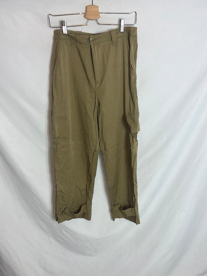 MANGO. Pantalones cargo. T.38