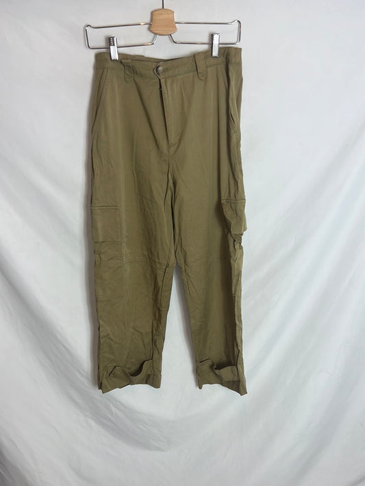 MANGO. Pantalones cargo. T.38