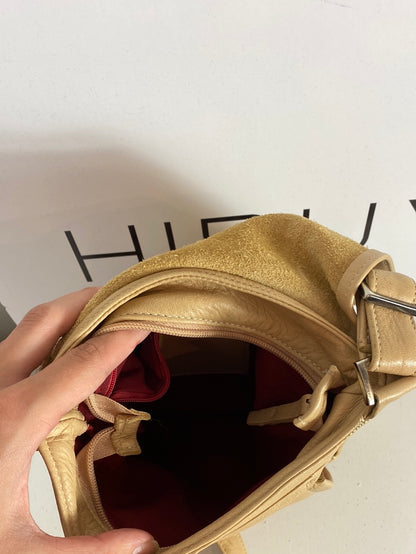 OTRAS. Bandolera piel beige