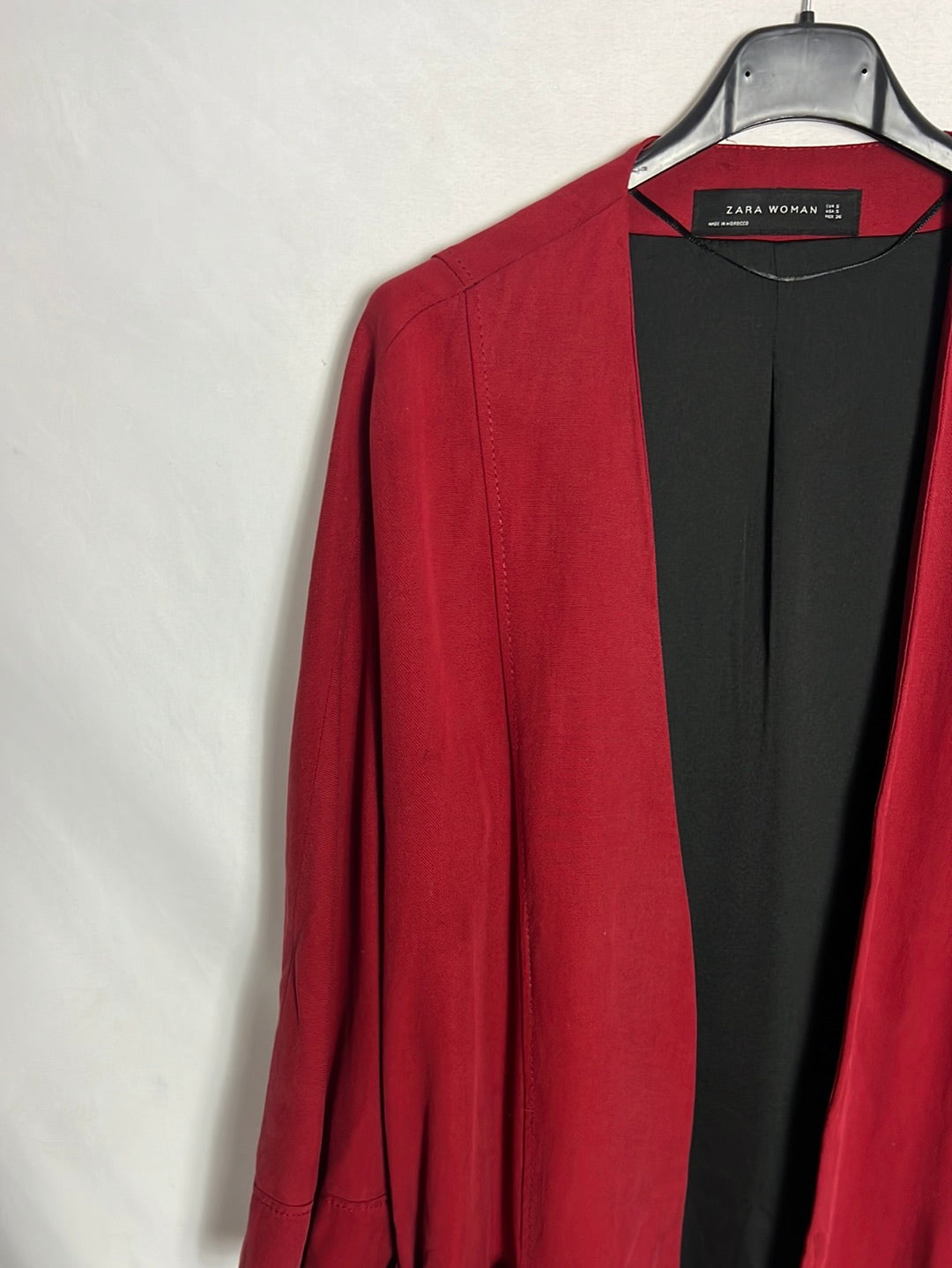 ZARA. Blazer roja fluida. T S