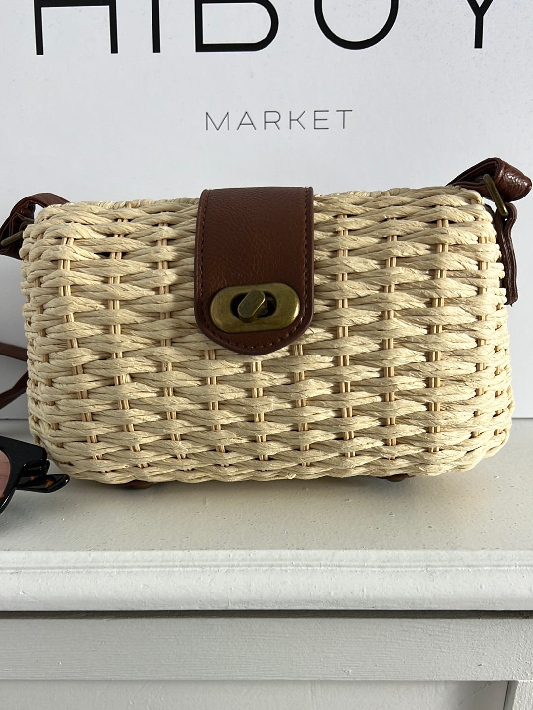 OTRAS. Bolso mini rafia rígido