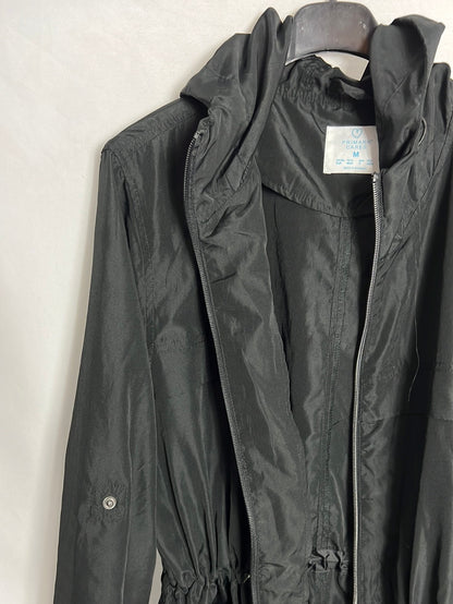 PRIMARK. Chaqueta negra con capucha. T.M