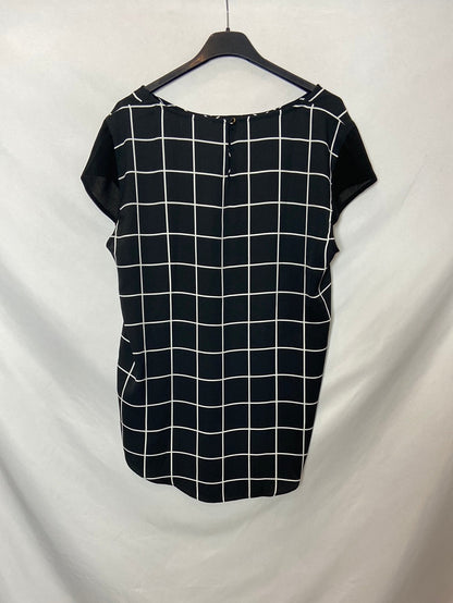 CORTEFIEL. Blusa negra de cuadros blancos T. XL