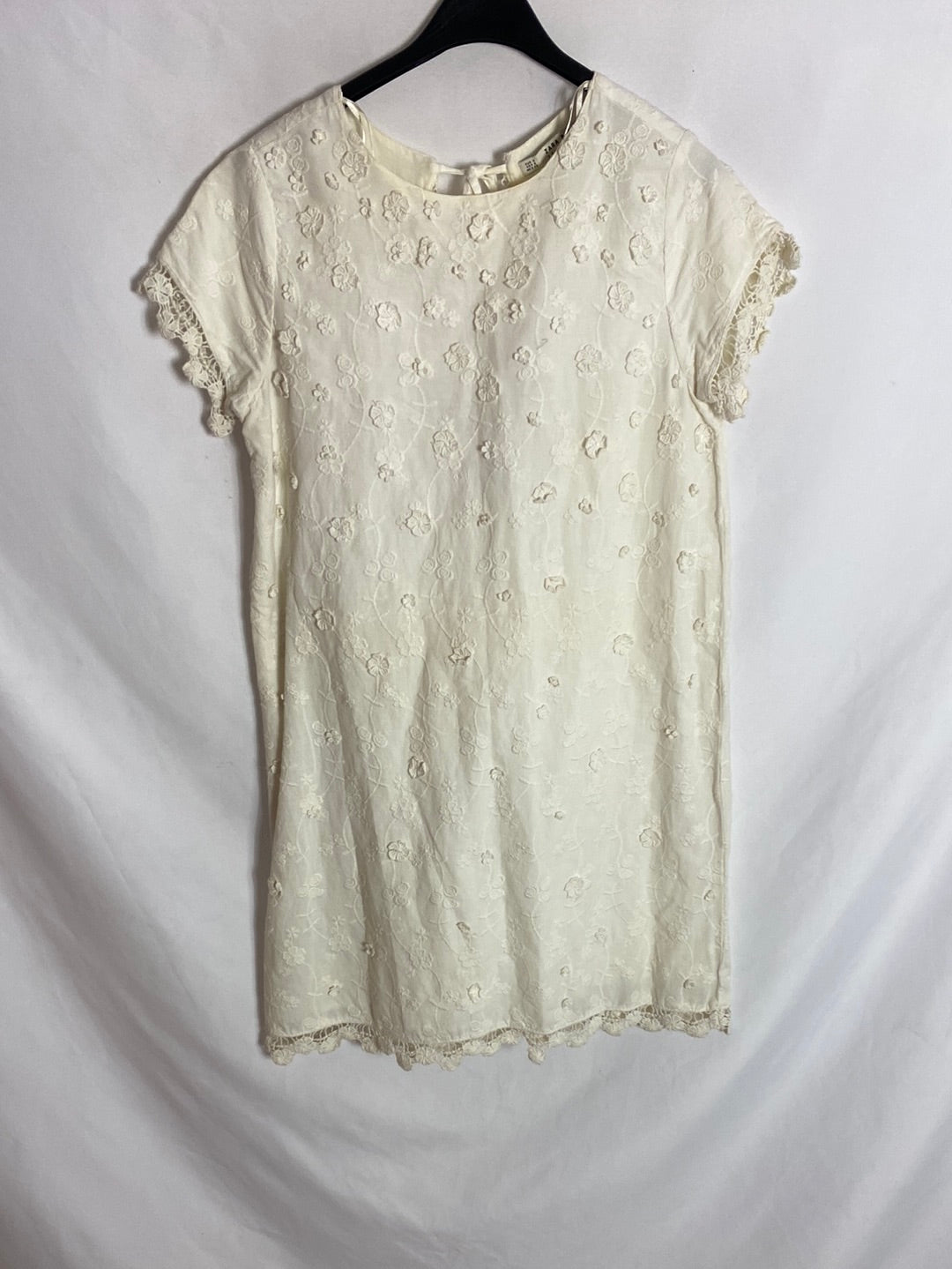 ZARA. Short dress with embroidered details. Ts