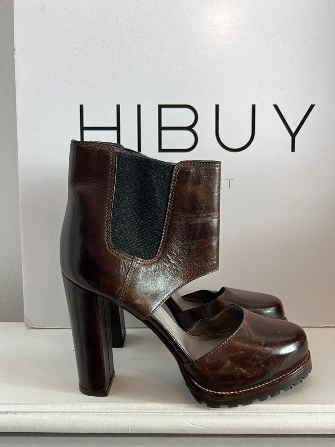 BRUNELLO CUCINELLI. Zapatos marrones estilo botin aperturas. T 37