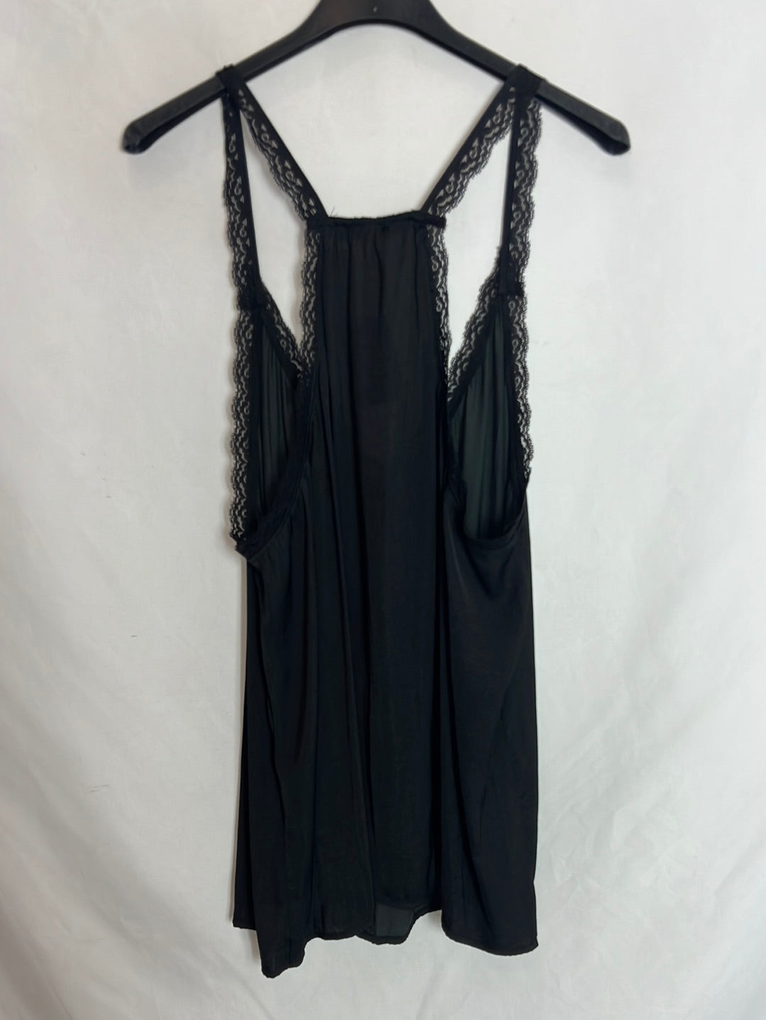 PRIMARK. Top lencero negro. T 46