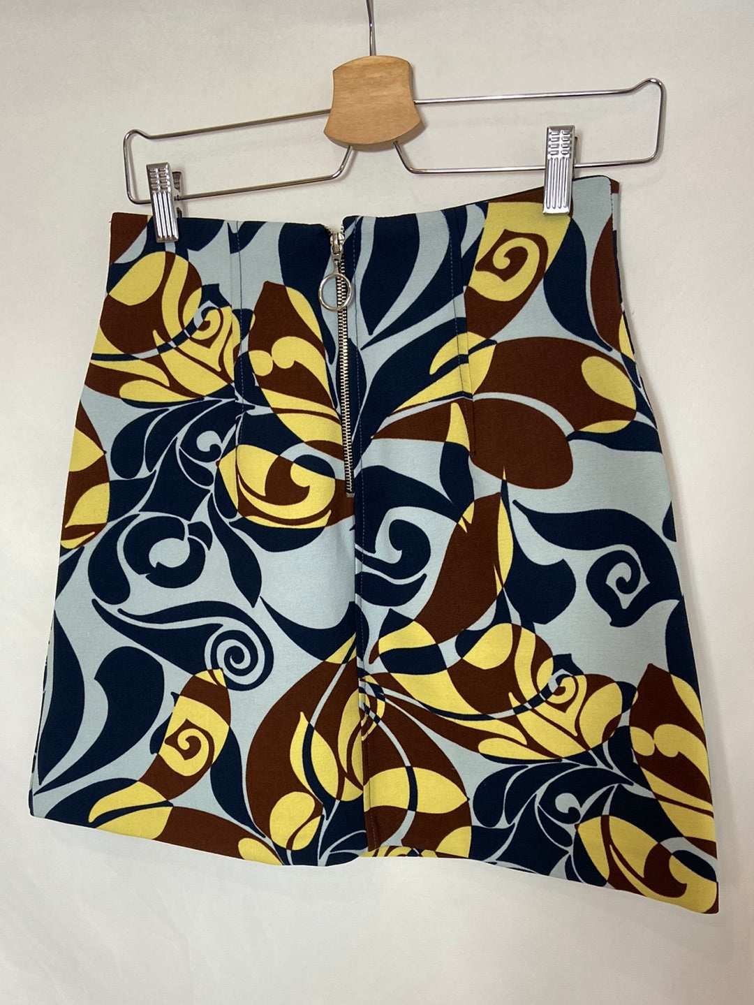 ZARA. Falda corta estampada T.S