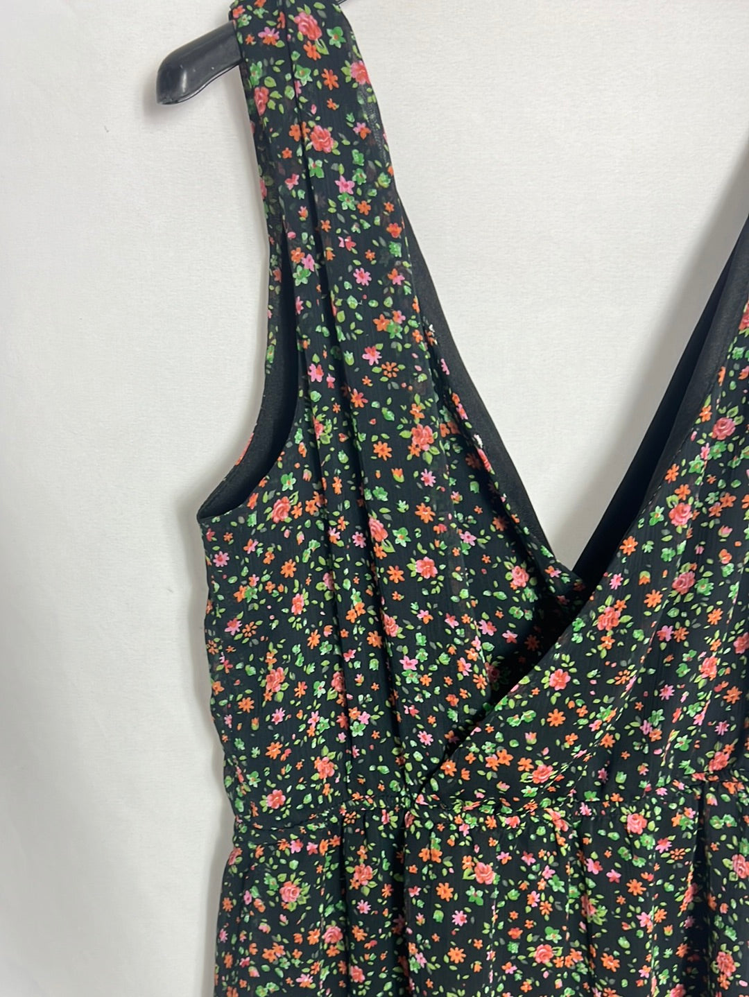 OTRAS. Vestido corto flores escote cruzado. T M