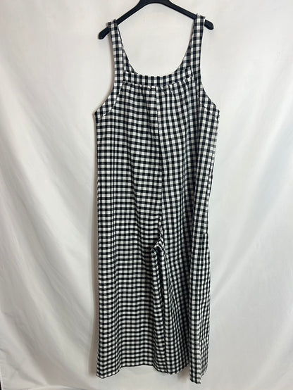 CELMIA COLLECTION. Black and white gingham midi dungarees. TM
