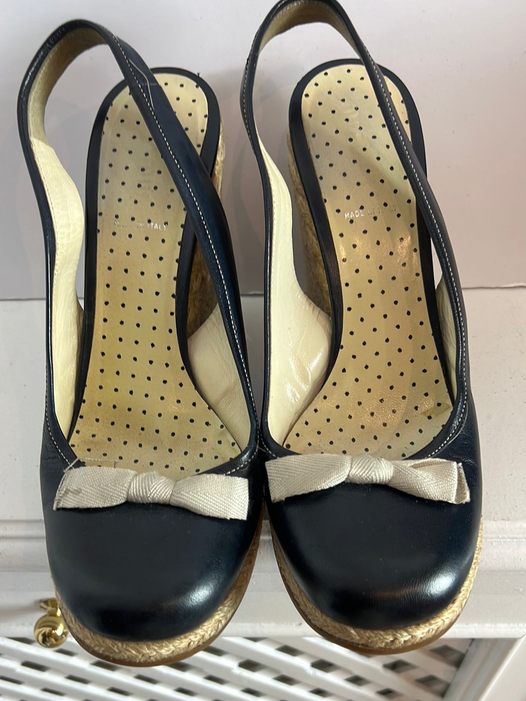 MIU MIU. Cuñas piel azul oscuro. T 39