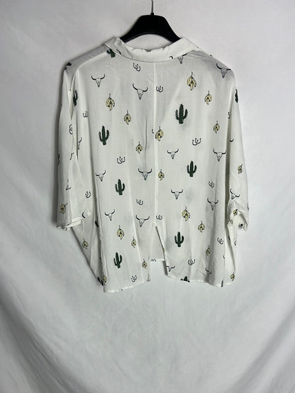 MANGO. Blusa blanca manga corta dibujos. T M