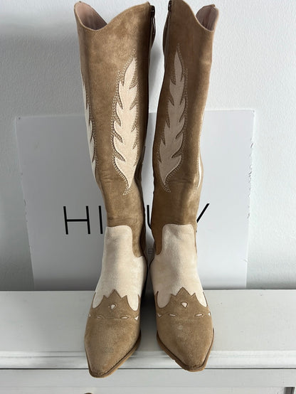 CLAUDIA. Two-tone cowboy-style high boots. Size 38