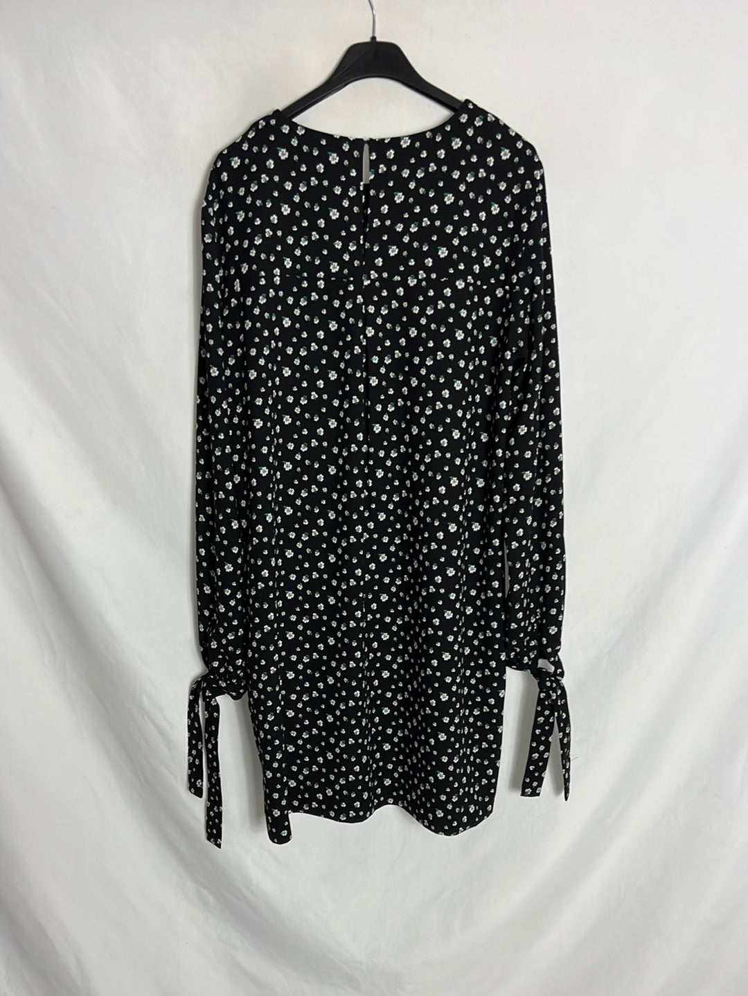 H&M. Vestido corto negro flores. T 40
