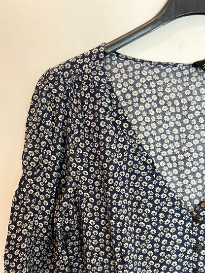 URBAN OUTFITTERS. Fluid blue floral print top. T.S.