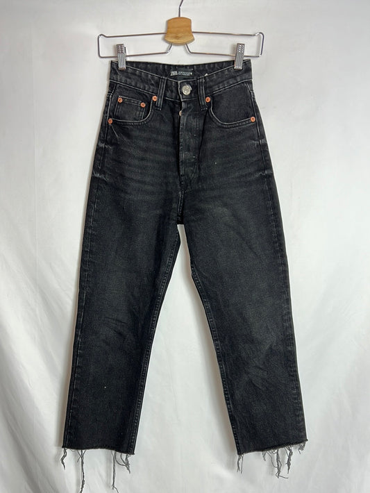 ZARA. Black high-waisted cropped trousers. Size 32