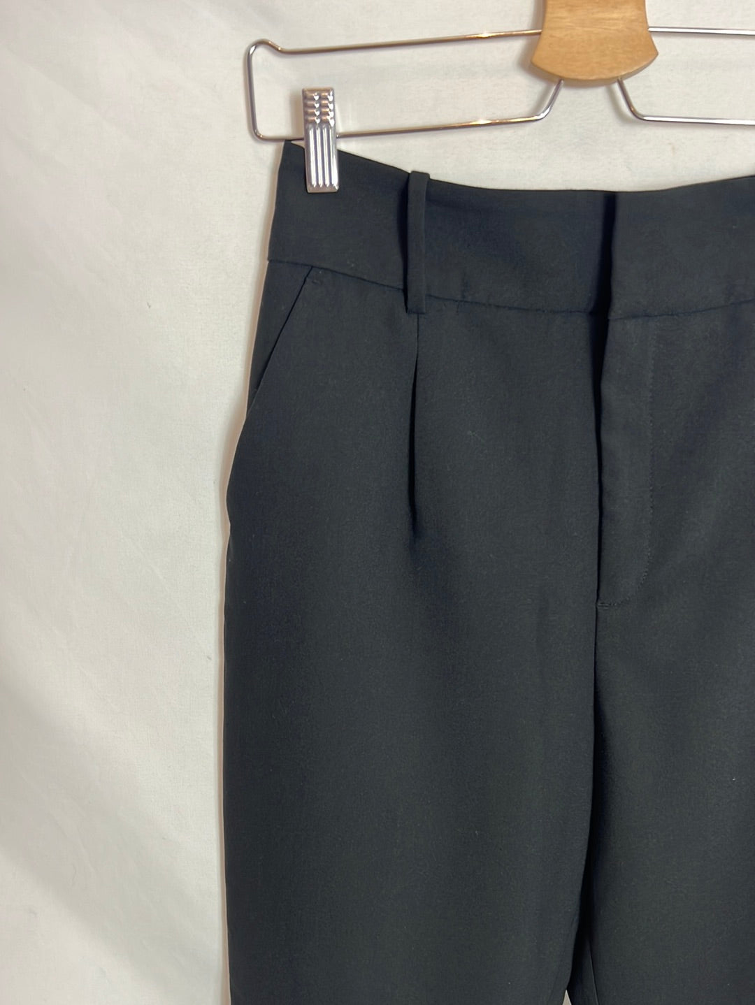 ZARA.Pantalones negros pinzas T.XS