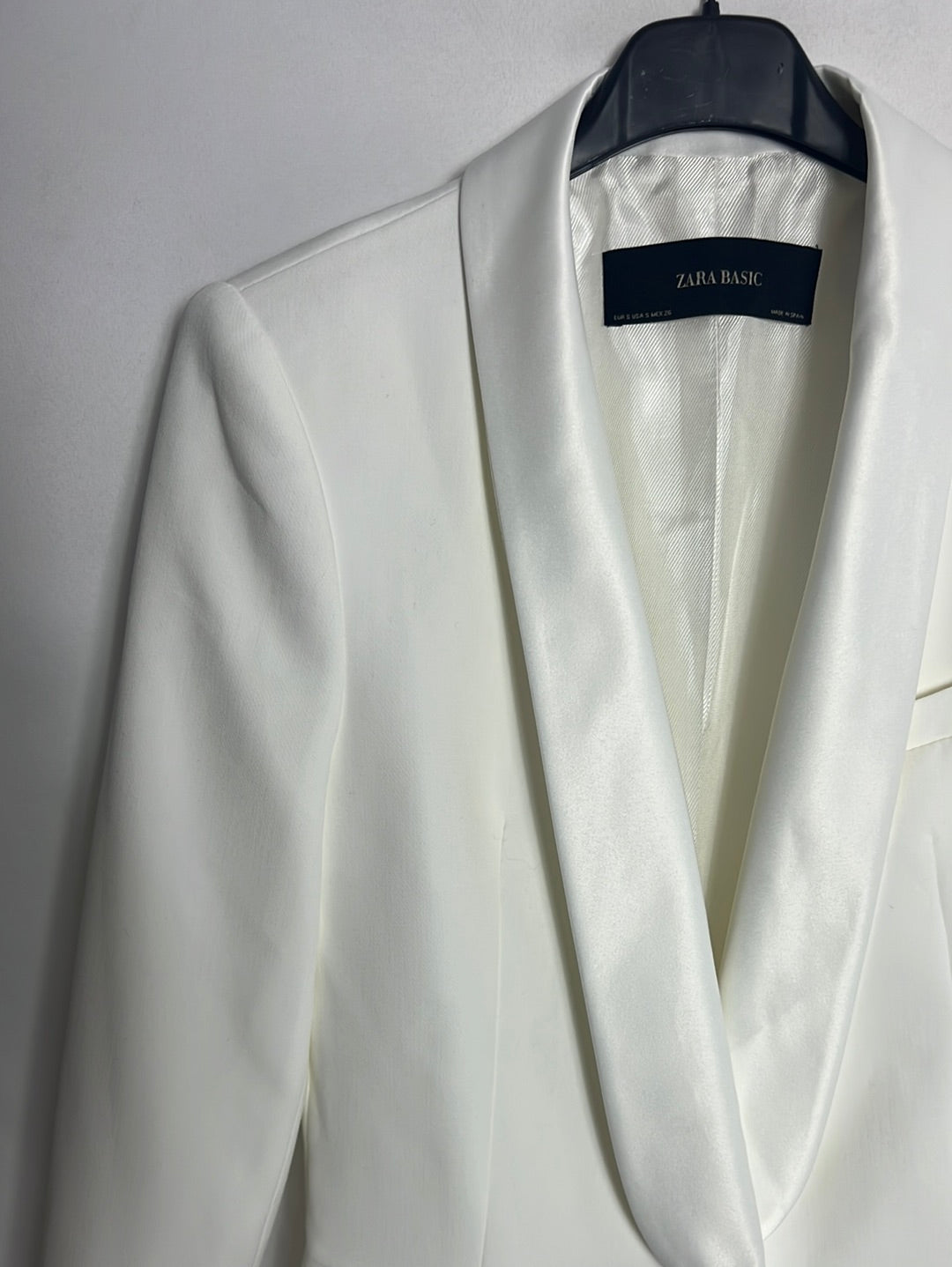 ZARA. Blazer blanca solapa satinada. T S