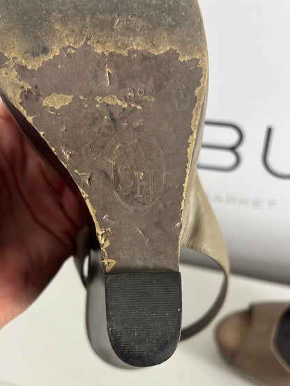 ASH. Cuñas piel marrón asimétricas. T 39