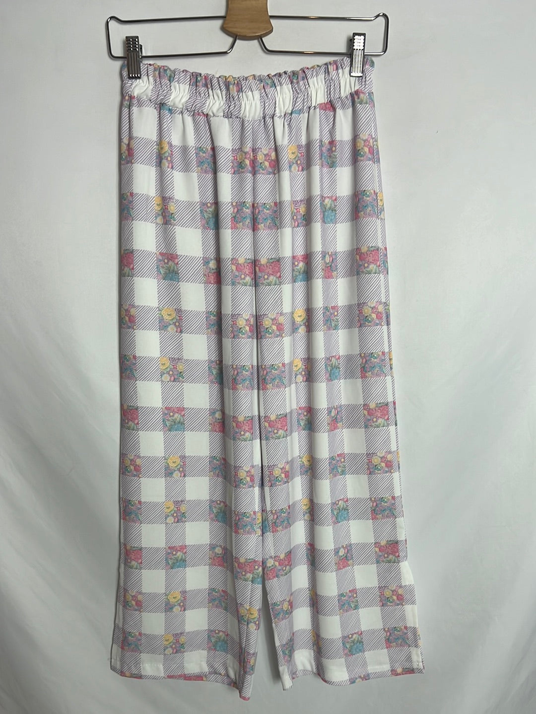 BABYLON. Total look: Vintage-style printed blouse and pants. TM 