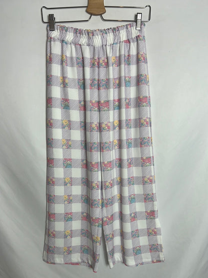 BABYLON. Total look: Vintage-style printed blouse and pants. TM 