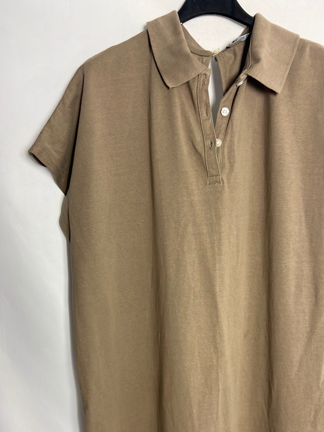 ZARA. Mono midi oversized marrón. T S