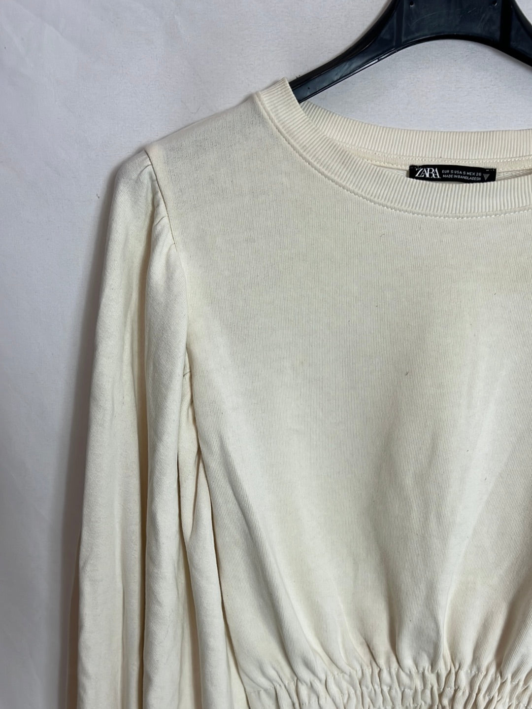 ZARA. Sudadera beige cortita T.s
