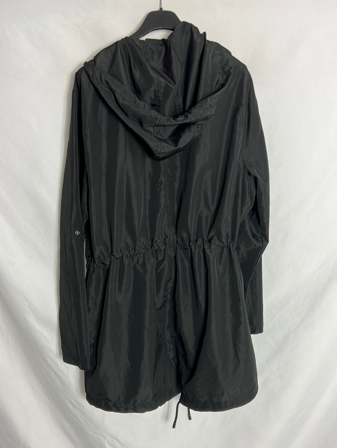 PRIMARK. Chaqueta negra con capucha. T.M