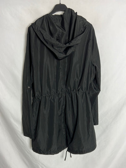 PRIMARK. Chaqueta negra con capucha. T.M