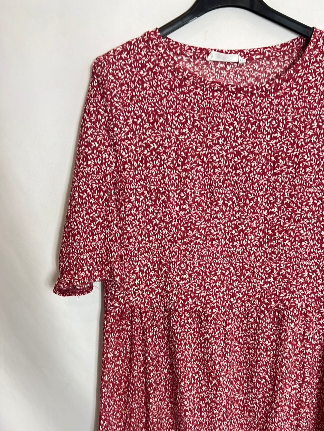 MANGO. Red midi dress with white flowers. TS