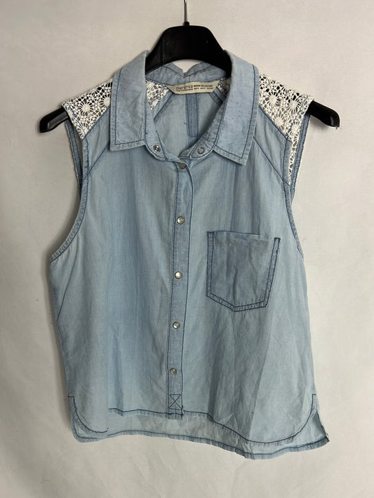 BERSHKA. Camisa denim sin mangas T.M