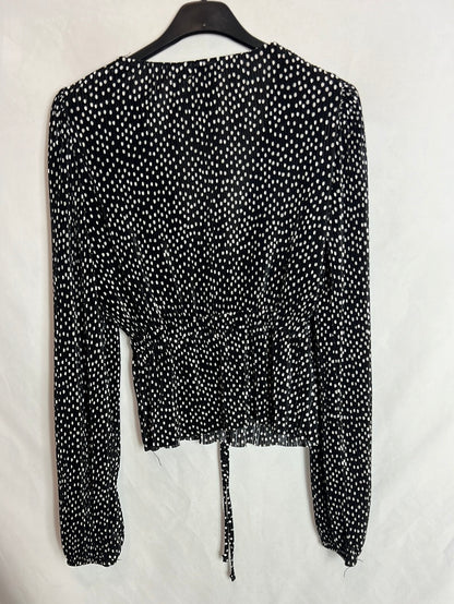 STRADIVARIUS. Blusa cruzada puntos. T.s