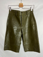 ZARA. Pantalón culotte verde efecto piel. T XS