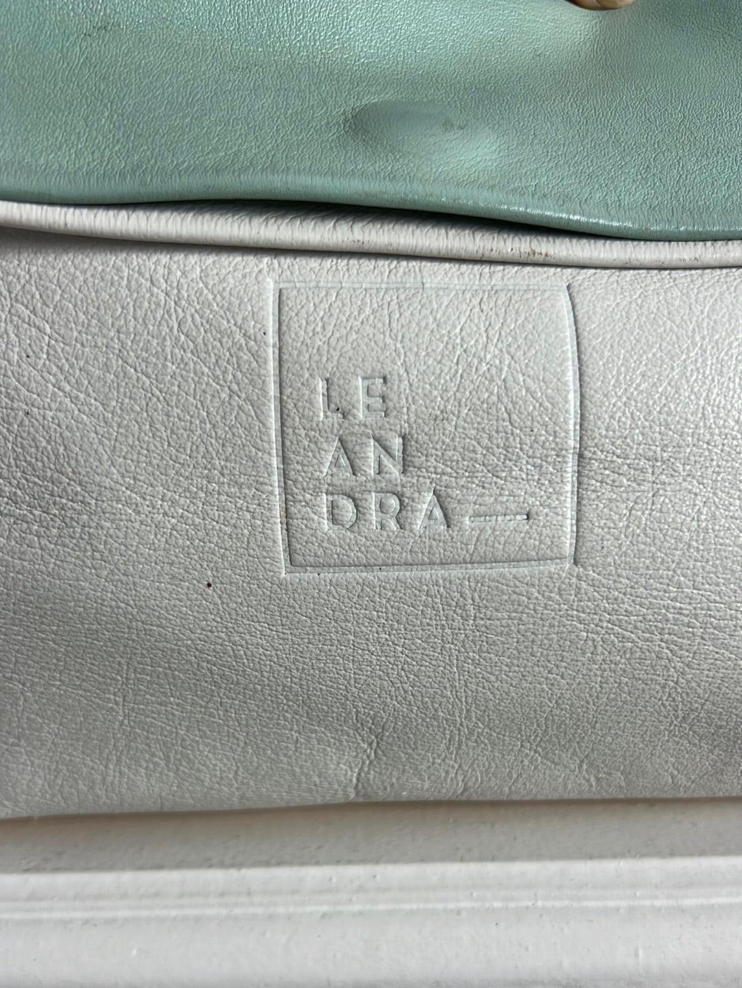 LEANDRA. Tricolor leather handbag