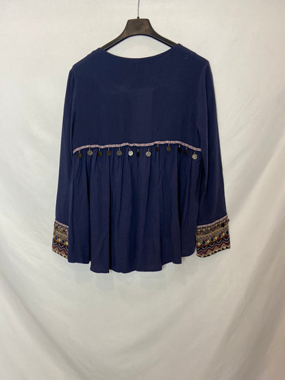 SHEIN. Sobrecamisa azul con detalles étnicos T.M