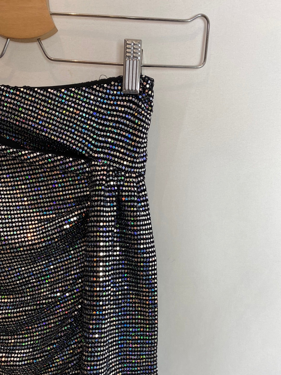 BERSHKA. Falda corta lentejuelas. T.XS