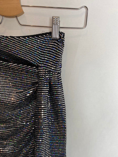 BERSHKA. Falda corta lentejuelas. T.XS