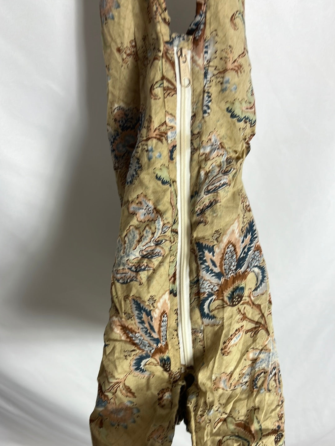 OTRAS. Bolso tipo saco estampado con cremallera (tara)