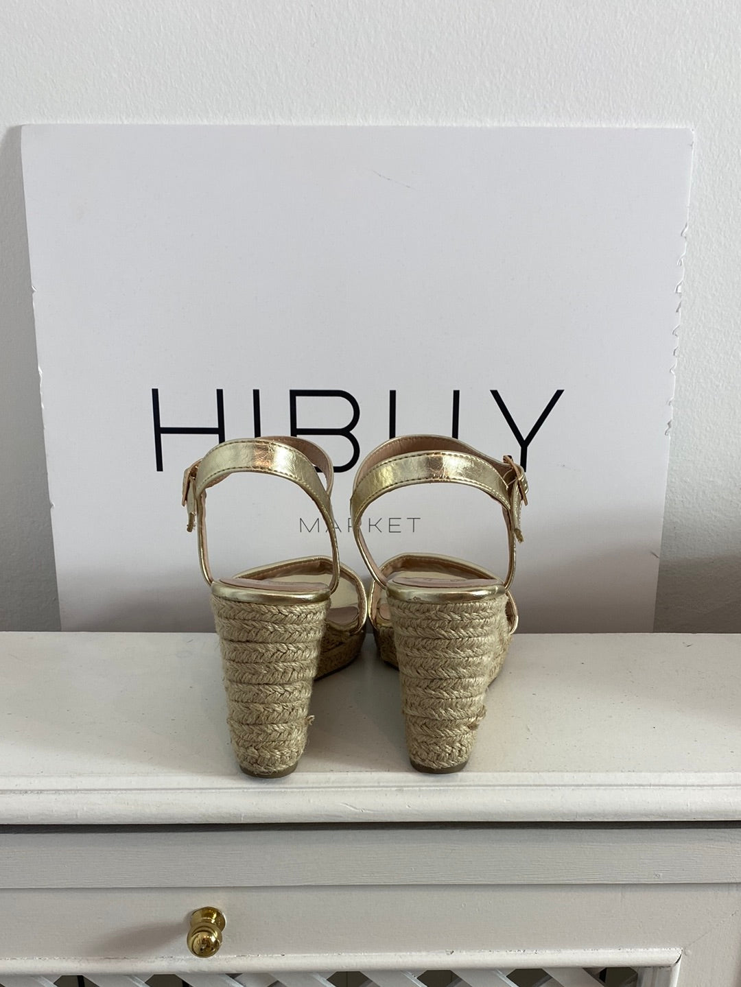 PRIMARK. Sandalias de tacón doradas. T.38