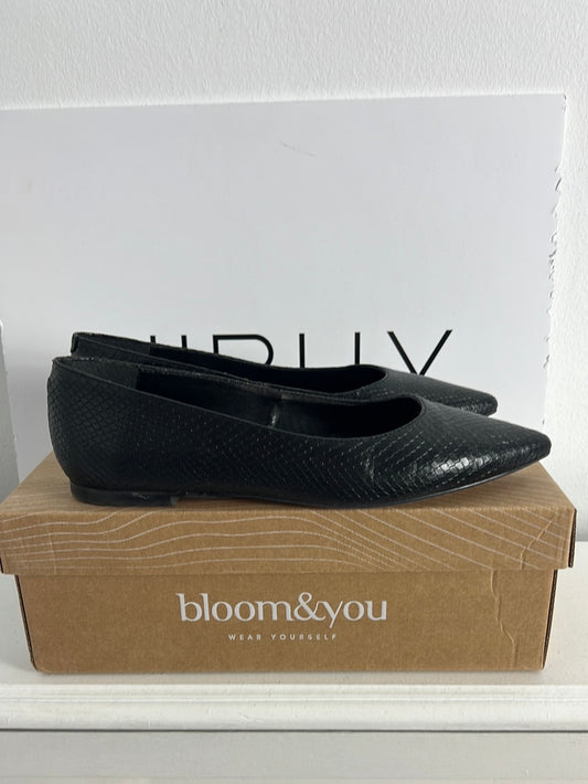BLOOM&amp;YOU. Black textured leather ballet flats. Size 38