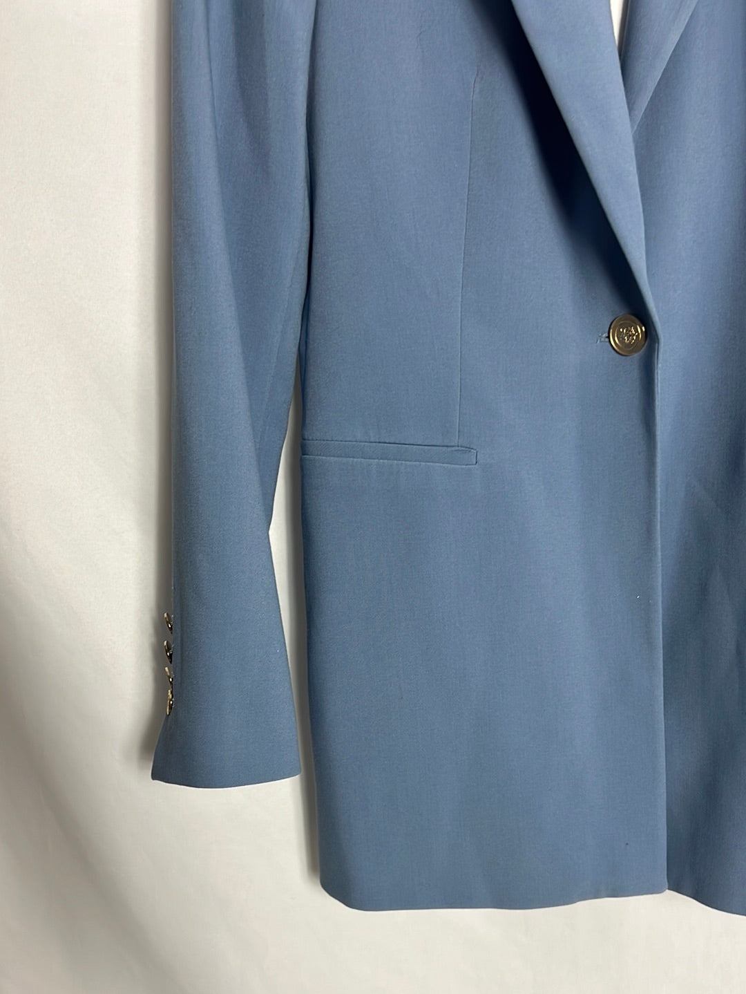 ZARA. Light blue blazer with gold buttons. TM