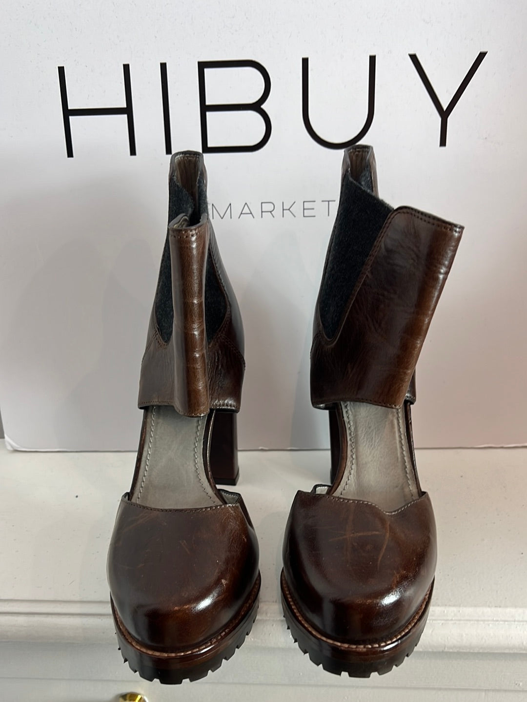 BRUNELLO CUCINELLI. Zapatos marrones estilo botin aperturas. T 37