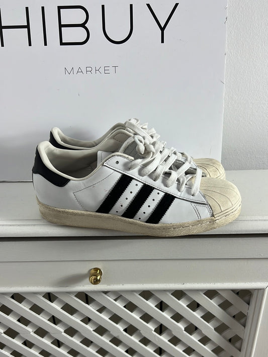 ADIDAS. Classic sneakers. And 40