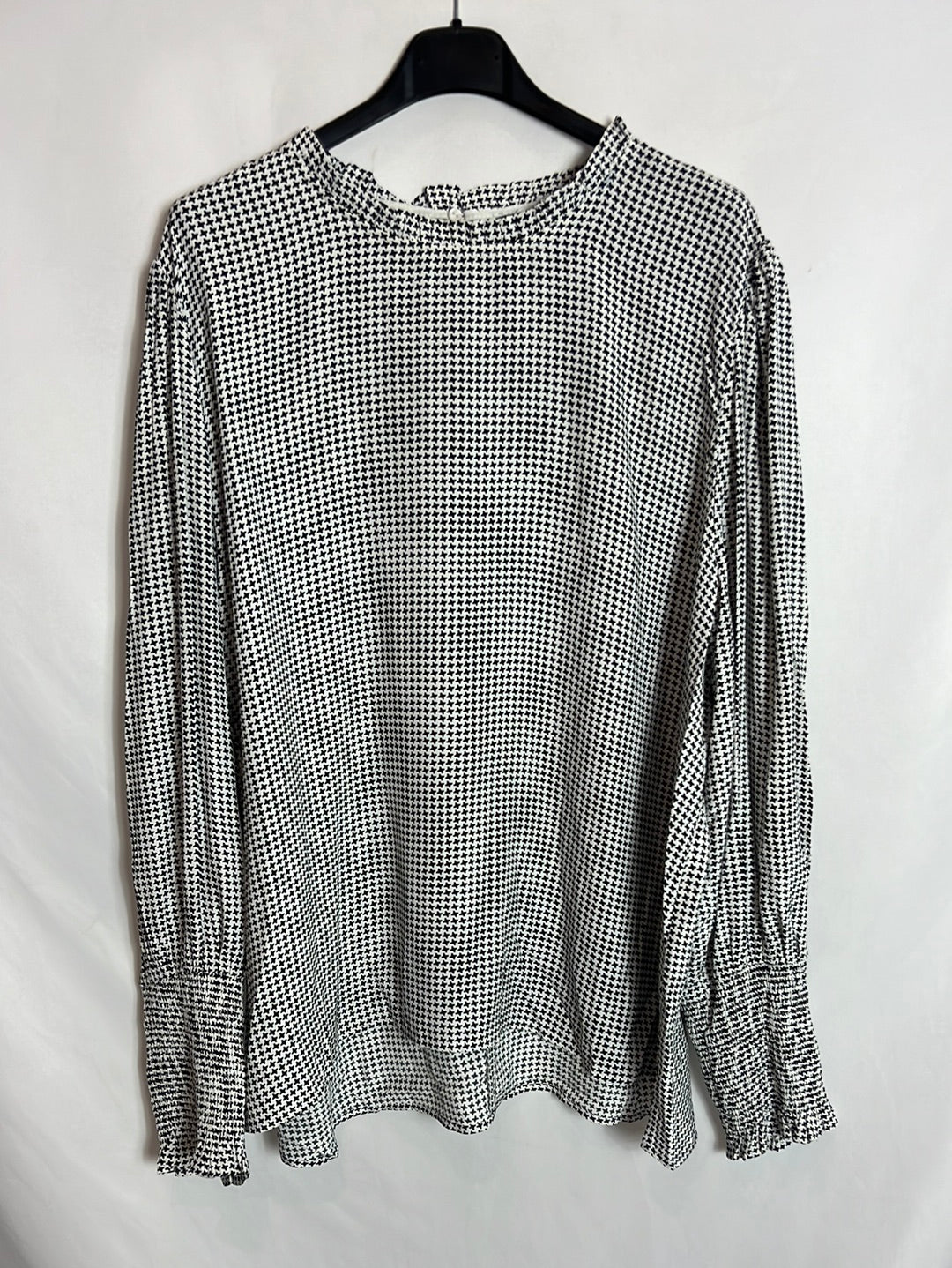 ZARA. Flowy houndstooth blouse. XXL