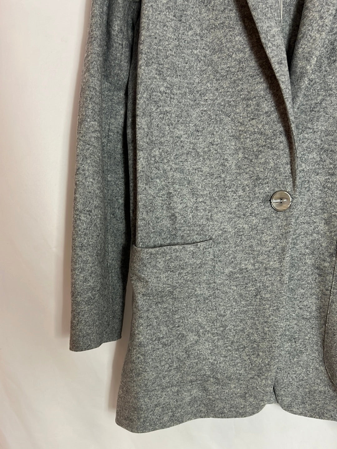 MASSIMO DUTTI. Blazer gris textura bolsillos. T 36