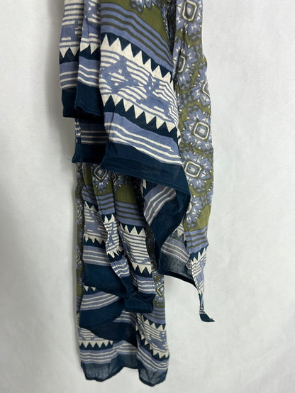 OTRAS. Pañuelo estampado verdes y azules