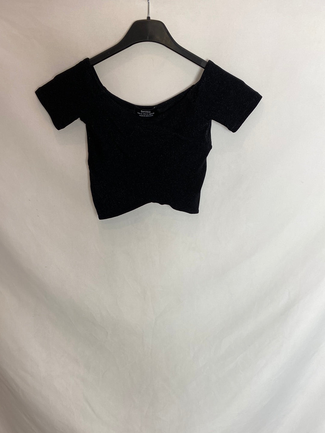 BERSHKA. Shiny black top. Size XS