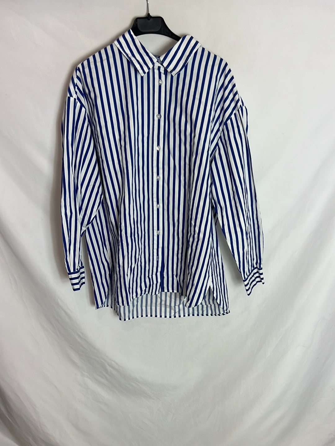 BERSHKA. Camisa oversized botones. T.S