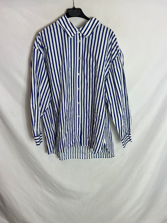 BERSHKA. Camisa oversized botones. T.S